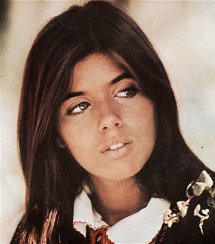 retrochenta's tweet photo. Hoy cumple 71 años Jeanette, aquella cantante que era rebelde porque el mundo la hizo así. https://t.co/AqnTFBqzbk