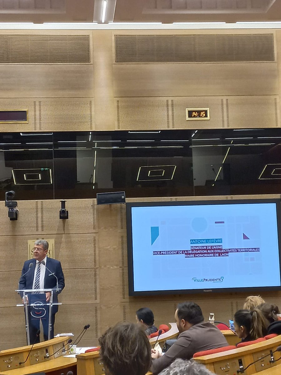 Colloque #VillePrudente au <a href="/Senat/">Sénat</a>.
Au programme :
-       Les mobilités électriques
-       Le partage de la route.
-       Focus sur la sobriété énergétique et les solutions pour les déplacements plus surs.

Merci au Sénateur Antoine Lefèvre pour son accueil.