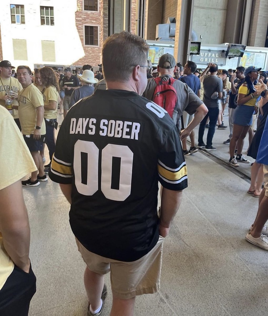 totalfratmove's tweet photo. Me walking into work today https://t.co/emdnSAfM06