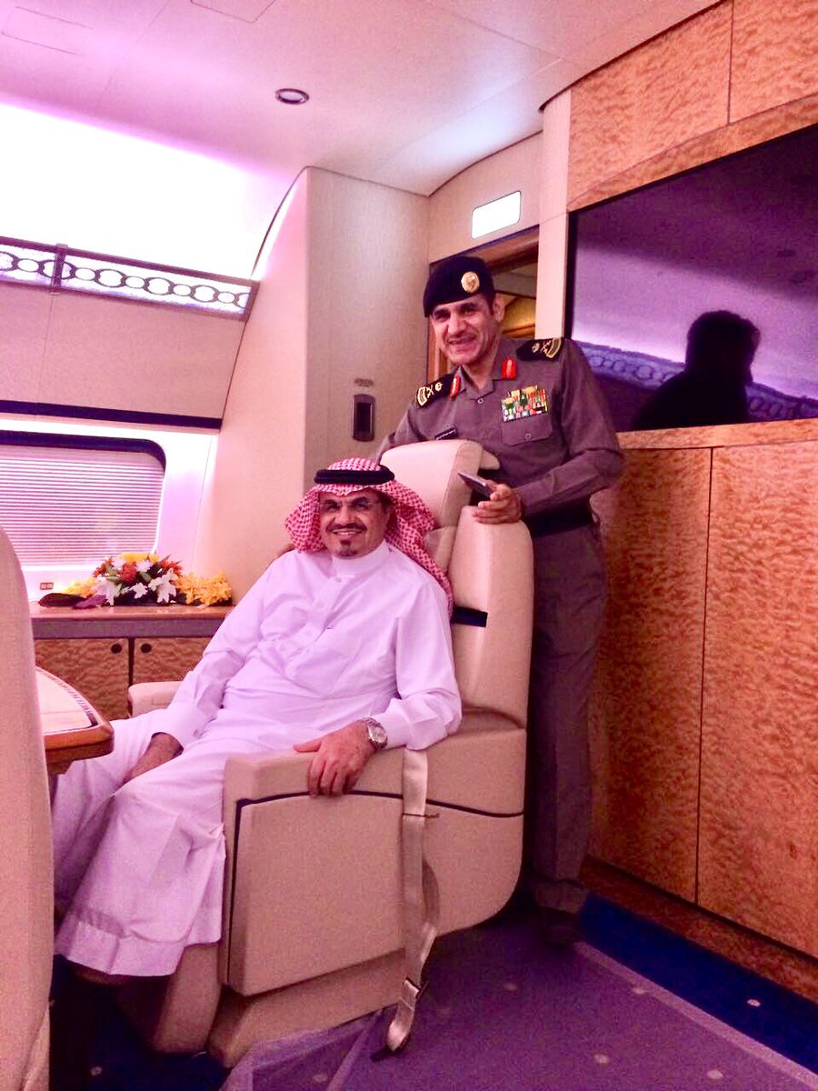 DR_m_almarool's tweet photo. #صوت_الصورة 
مع الزميل العزيز سعادة الأخ اللواء أحمد سعدي الزهراني سلمه الله مدير عام مكافحة المخدرات  
في الطائرة لحضور مناسبة أمنية في جدة عام 1437هـ طاب مساء الرفاق https://t.co/zinzy6HnkU