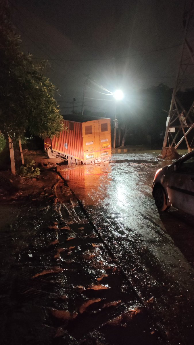 RoyalBajaj's tweet photo. @MunCorpGurugram @CommissionerMCG @cmohry 
Kindly look into the detoriating condition of sector 9 
So called millenium city 
Suffering badly with mismanagement of MCG and no body is looking into this 
@rakeshdaultabad 
Kindly help and do some temporary arrangements for sector residents https://t.co/WQyEPplIl4