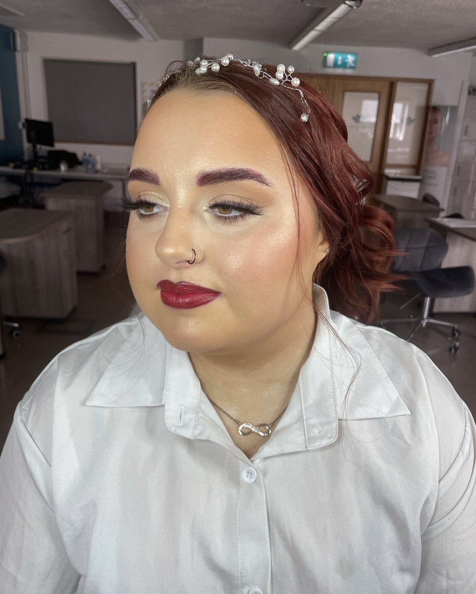 SarahRyMcc's tweet photo. Bridal make up on🤩 @Sineadcroninx @MajellaGolden @TUS_BH #makeup #beautyspatus https://t.co/MS78bPvZ2a