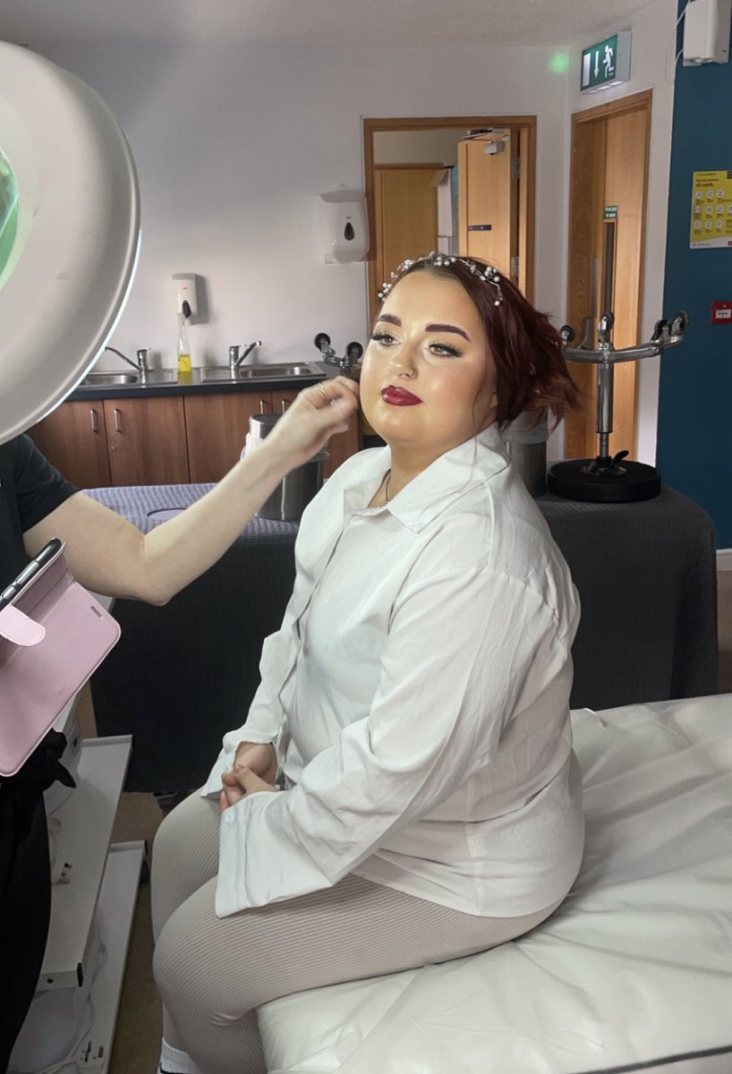 SarahRyMcc's tweet photo. Bridal make up on🤩 @Sineadcroninx @MajellaGolden @TUS_BH #makeup #beautyspatus https://t.co/MS78bPvZ2a