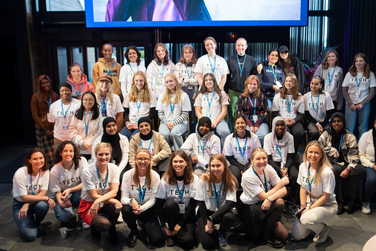 Disse jentene deltok på årets Girls Create Tech-day, som arrangeres av Telenor i samarbeid med @PlanNorge. Vi trenger flere jenter som velger teknologiutdanning. Vi håper vi kan inspirere disse jentene til nettopp det. #girlscreatetech