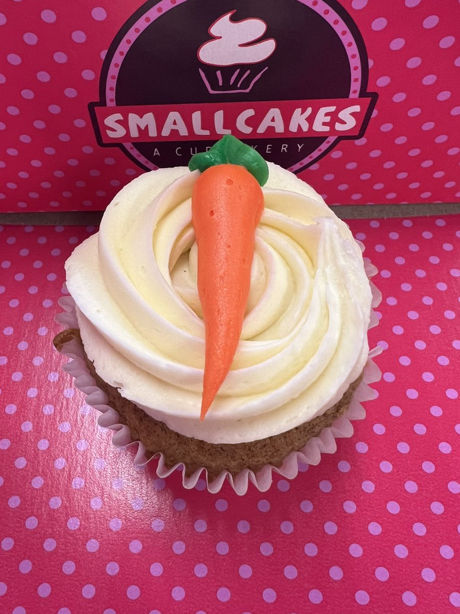 SmallCakesNDH's tweet photo. OK guys. Make your Monday a FunDay with our fabulous specials #CarrotCake #StuffedCookie #PumpkinSpice #Cupcakes +17 #delicious daily #cupcake flavors! Order pickup 404.621.9634 or https://t.co/MTIy7NF1eE! Or get delivery thru UberEats GrubHub or DoorDash! https://t.co/7kbGPfbOuD