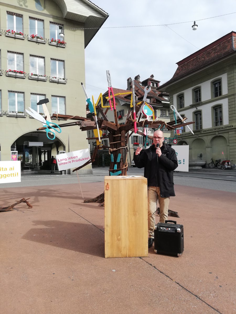 Lang leben unsere Produkte! Die Koalition, die sich für mehr #Kreislaufwirtschaft in der Schweiz einsetzt, wurde heute ins Leben gerufen. <a href="/nils_moussu/">Nils Moussu</a> war für uns dabei: "Nachhaltiger Konsum und zirkuläre Produktion müssen in der Schweiz Priorität haben" bit.ly/3VgNhd5