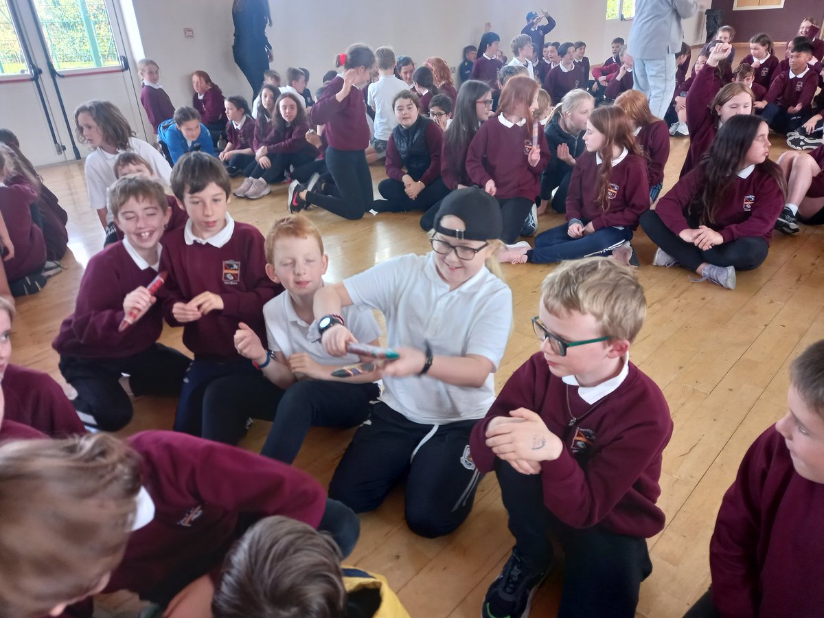 MeereHelen's tweet photo. Thank you Karrissa Higgins for coming in to talk to us and for all the great information about Australia provided through the Australian Embassy. We are really grateful. @kinvarans https://t.co/XFZzhYWerZ