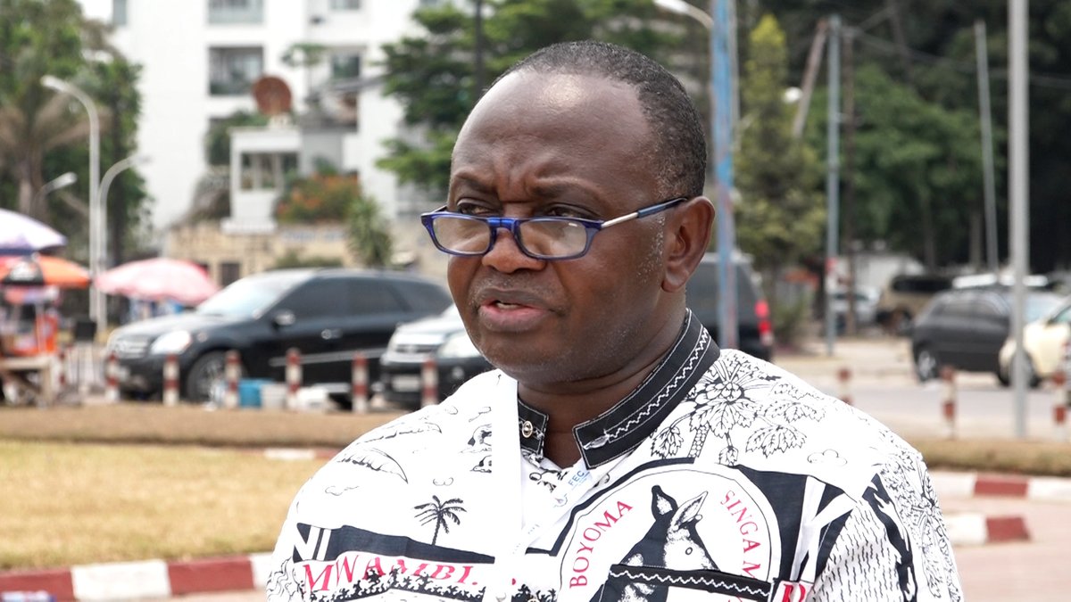 environews_rdc's tweet photo. René Ngongo est rapporteur du CES de la RDC. Figure emblématique de l'activisme environnemental, il fait sa lecture des travaux de la Precop27. Il conseille de ne pas engager 1 bras de fer avec la comm internationale sur les blocs pétroliers... Suivez https://t.co/g4S4clsFon https://t.co/lBnqA3a0aQ