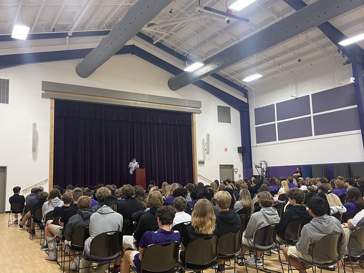 CanesFBS's tweet image. Thank you to @dshelton66 for his powerful words this morning! #1team1cause #WeAreFB