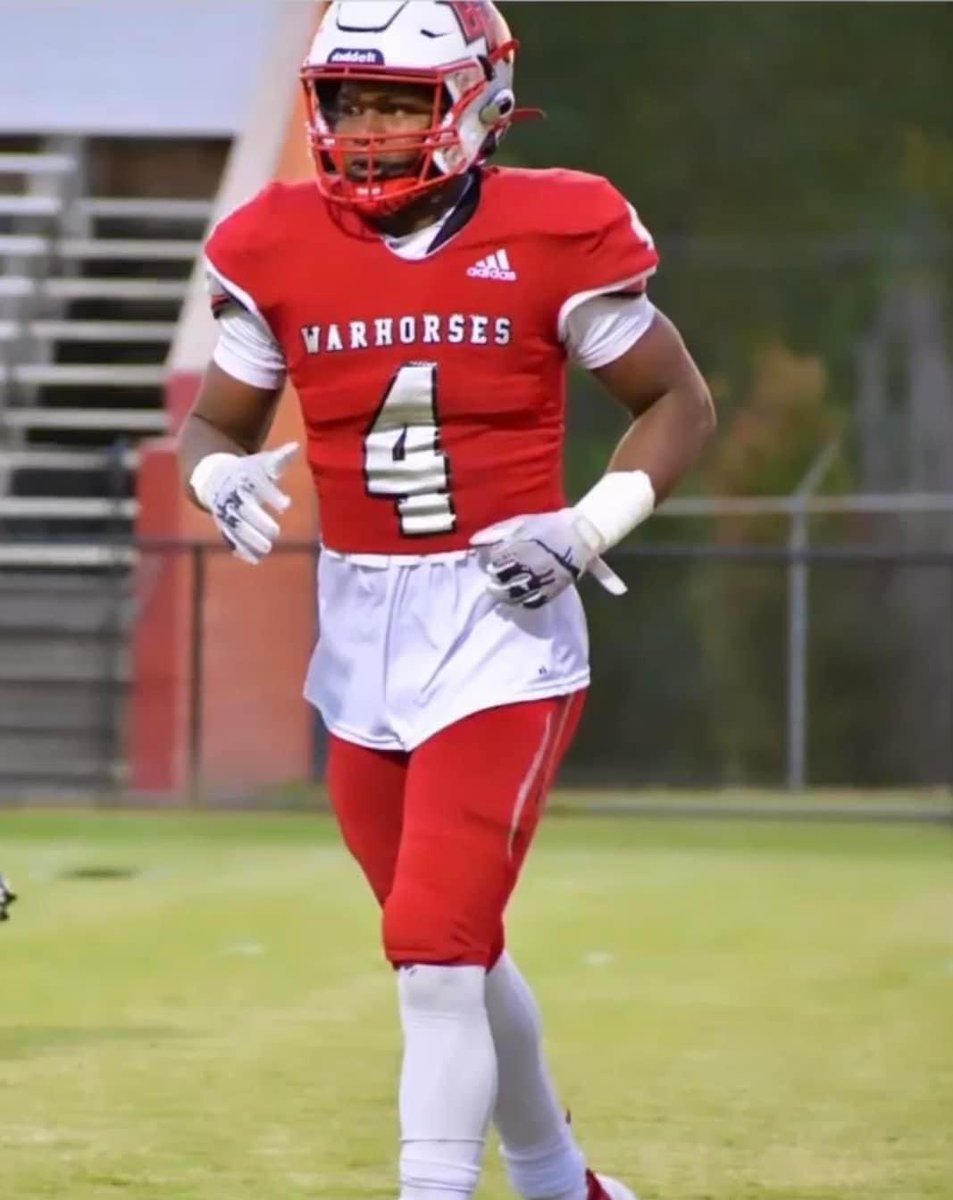StreetLotterySC's tweet photo. @ShrineBowlNCSC Warhorse Nation/CSRA we have a true winner right here...Tyler “T4” Smith…this kid for the 2nd season in a row has given his ABSOLUTE BEST when he put on this uniform…he was a D1 recruited LINEBACKER TURNED RB literally overnight...finished his first season as RB ( last season ) https://t.co/GywxfsqyUR