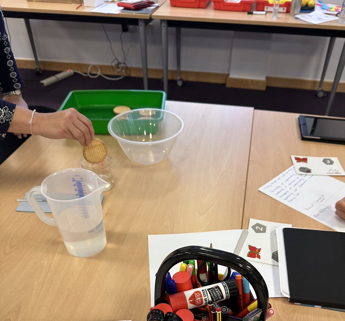 Linden_Science's tweet photo. Which biscuit is the best for dunking? An unexpected result! @STEMLearningUK #ELTScience https://t.co/sYhmuKy4uS