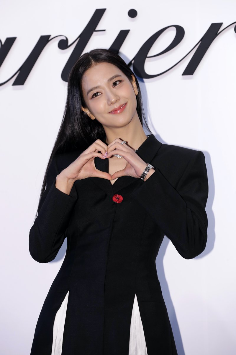 MTVUK's tweet photo. MY UNNIEEE JISOOOOOOOO 😍😍😍

#JISOO #blackpink https://t.co/hmMX5Bau4u