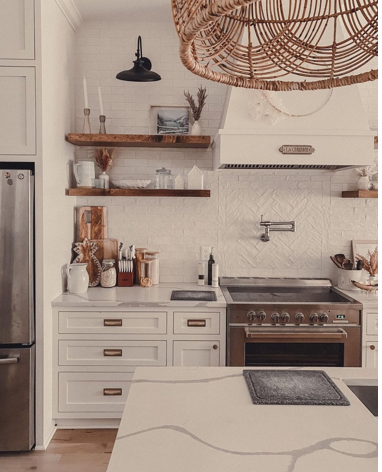 ADU_Appliances's tweet photo. Home Sweet Home. We hope looking at this serene, white kitchen gives you a homie feel with its marble countertop, white cabinetry, and @veronaappliances 36-inch Freestanding Electric Range.
Designer: Nata Kalashnik
.
.
#VeronaAppliances #DesignTrends #HomeDesignIdea https://t.co/318uB4UgV6