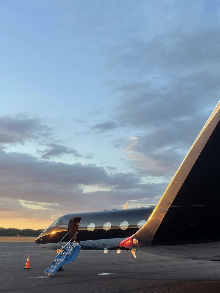 PriveJets's tweet photo. Your week begins here. #MondayMotivation 

Visit https://t.co/cUYM9oN9lT to request a quote for an upcoming trip. #FlyPrive https://t.co/NkzkkcHWtt
