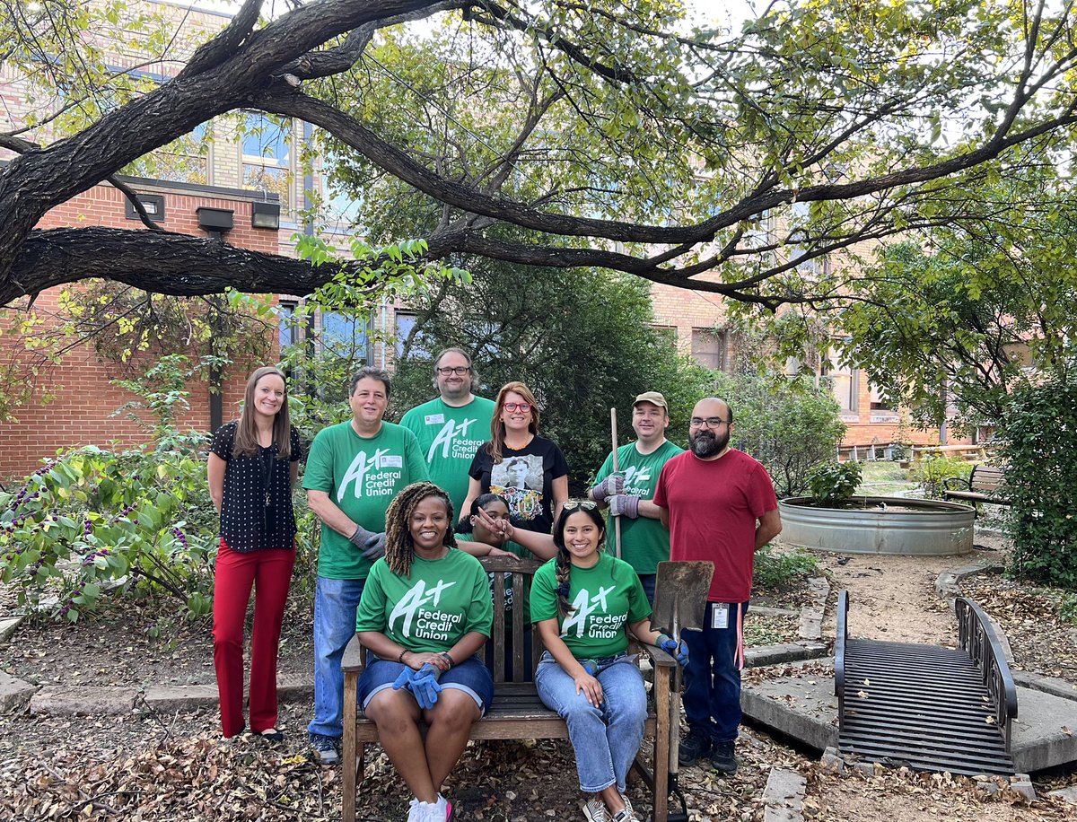 Thanks to @aplusfcu @FcuAplus for spending your day of service beautifying our garden. 💚🪴💚@WeAreAISD @VivaZavala @AISDSuptMays