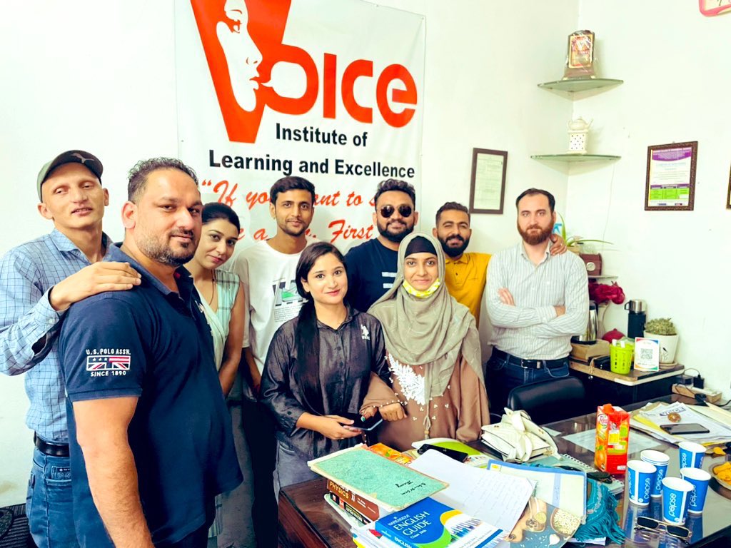 rizwan_uzzaman's tweet photo. Today Big laughter fest season 4 team visited voice institute and interacted with students thanks @bigfmindia @RJjuhie https://t.co/iFF6AcVFQ2