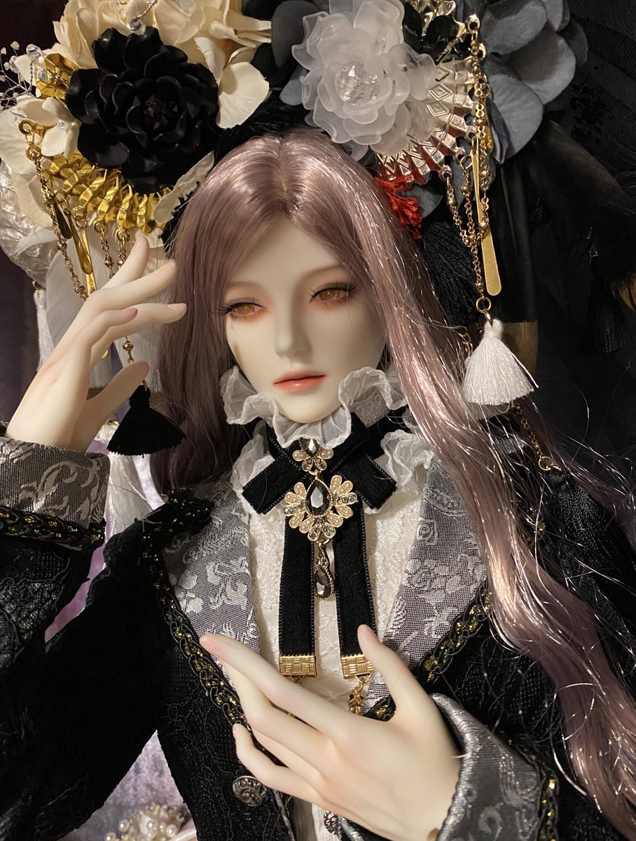 error_doll_'s tweet photo. この手の形が好きすぎて、必ず映り込ませてしまう。小指可愛い
#Telesthesia https://t.co/l2TOv0YiFn