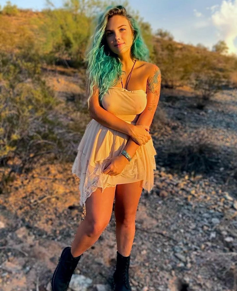 AlexiaGraye's tweet image. onlyfans.com/alexiagreyyyAn… long night of taking photos for OnlyFans again. I hope you cum and join me!! 😘🌙