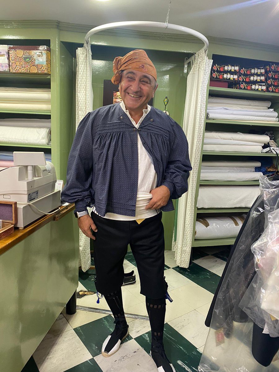 Todo cociéndose para el gran día del Pilar en BELTRAN calle D.Jaime en zaeagoza