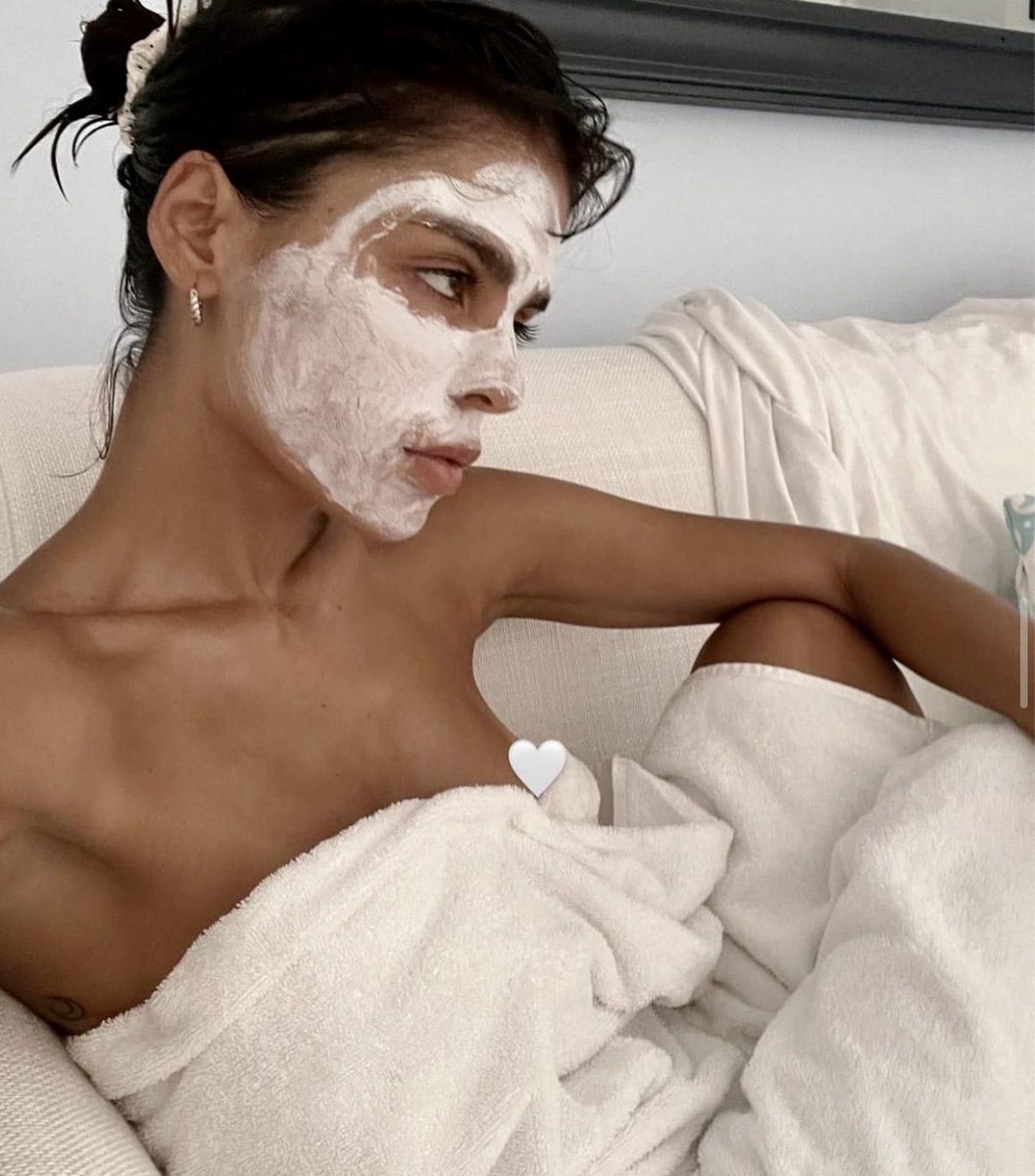 Clear skin for the holidays?
Learn how to get the get soft, clear skin on our website now!
Link into bio ❤️‍🔥
.
#skincare #selfcare #clearskintips #bodypositivity #sincerelyshannice #shanniceangel