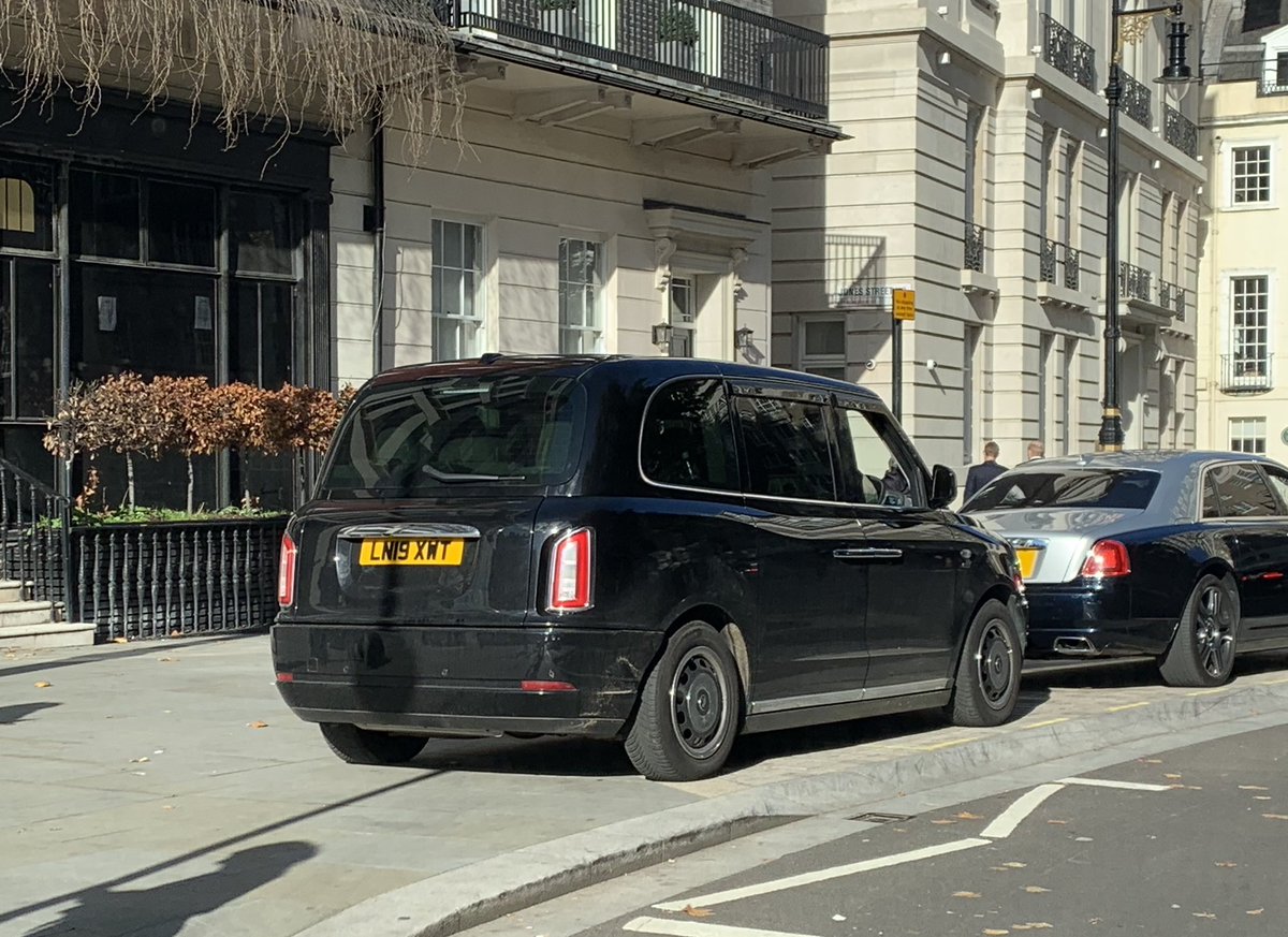 comcab33's tweet image. So the Event at Berkeley Sq has only been open for 4 hours and already our ranks are being used as Free Parking !!!  Where’s your marshals @CityWestminster where’s extra CO’s @TfLTPH you know it was coming  @UnitedCabbies @londontaxi_pr