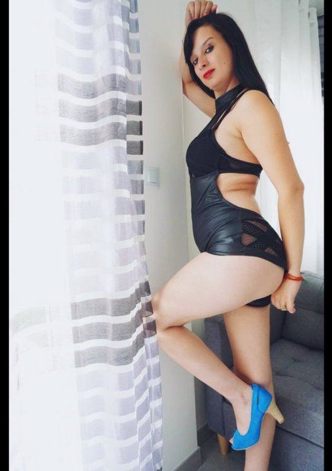 J'ai re&ccedil;u quelques nouvelles tenues !  Voil&agrave; la premi&egrave;re !   Et je vous ai fais quelques photos sp&eacute;cialement<a href="/tag/hot"class="tags"><span>#hot</span></a><a href="/tag/weekend"class="tags"><span>#weekend</span></a>
