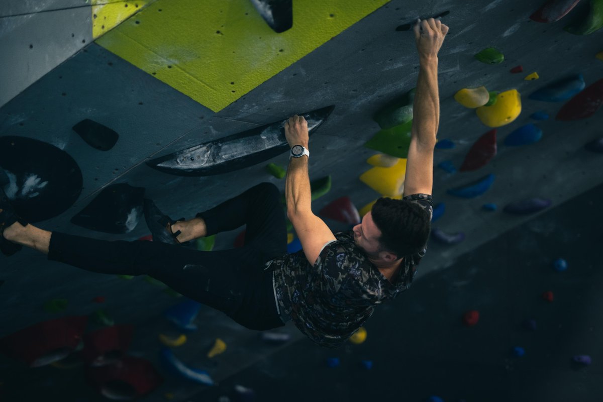 The ultimate outdoor smartwatch is also the ultimate indoor climbing smartwatch.

Climb on with #fenix.