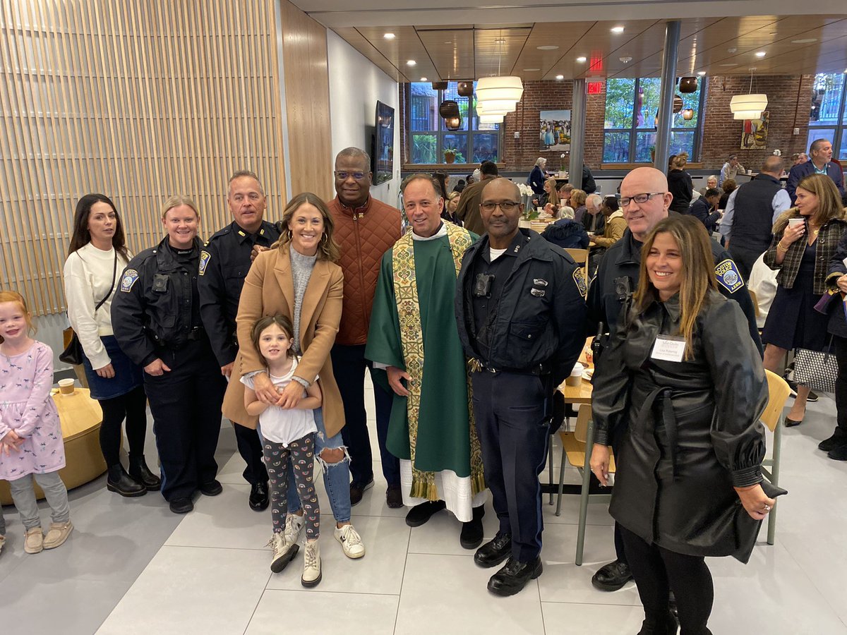 BCEengagement's tweet photo. Some more highlights from @FaithandBlue weekend! #A7 Peace walk, #D4 peace walk & mass @StCeciliaBoston ! #engagementeveryday #CommishCox @bostonpolice we know #commUNITYpolicing 🕊💙👮♂️#policepartnerships https://t.co/HH9JI8nz6b