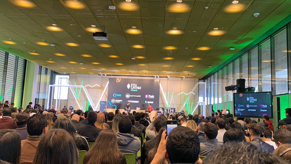 jdestephen's tweet photo. #EthLatam Vitalik 🤯 https://t.co/FTzFhOnT9n