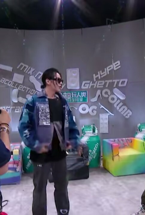 KrisWuPakistan's tweet photo. Fashion Manager Kris 😎
Fourtry show Stills 🎬
#KrisWu #Fourtry #KrisWuStills https://t.co/2ov5Z1rfPB