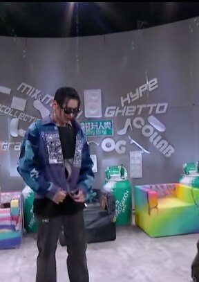KrisWuPakistan's tweet photo. Fashion Manager Kris 😎
Fourtry show Stills 🎬
#KrisWu #Fourtry #KrisWuStills https://t.co/2ov5Z1rfPB