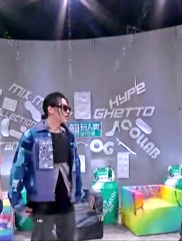 KrisWuPakistan's tweet photo. Fashion Manager Kris 😎
Fourtry show Stills 🎬
#KrisWu #Fourtry #KrisWuStills https://t.co/2ov5Z1rfPB