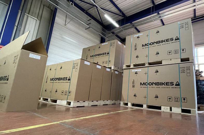 Ready to go ! 🚀 

Feels so good to see our MoonBikes in these boxes ! 😍

Who would love his name &amp; adress on one of them ? 📮 

#moonbikes #onthego #newseason #bosch #factory #snowbike #madeinfrance #frenchalps