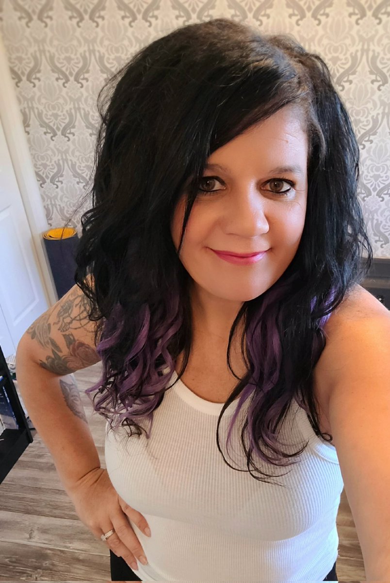 AmandaAdey2's tweet photo. Thankful for hair extensions and makeup 😆 #43andcounting #hairandmakeup #selfcare #timeforyou https://t.co/DT5MYmIpd9