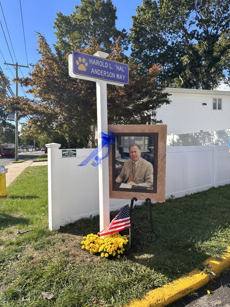 MrsKruerwi's tweet photo. Such a great weekend. Started by honoring one of the best with the naming of Hal Anderson Way. Then spent the afternoon at homecoming collecting food for the WITA food drive. #WIStrong https://t.co/8C5BrjY7s9