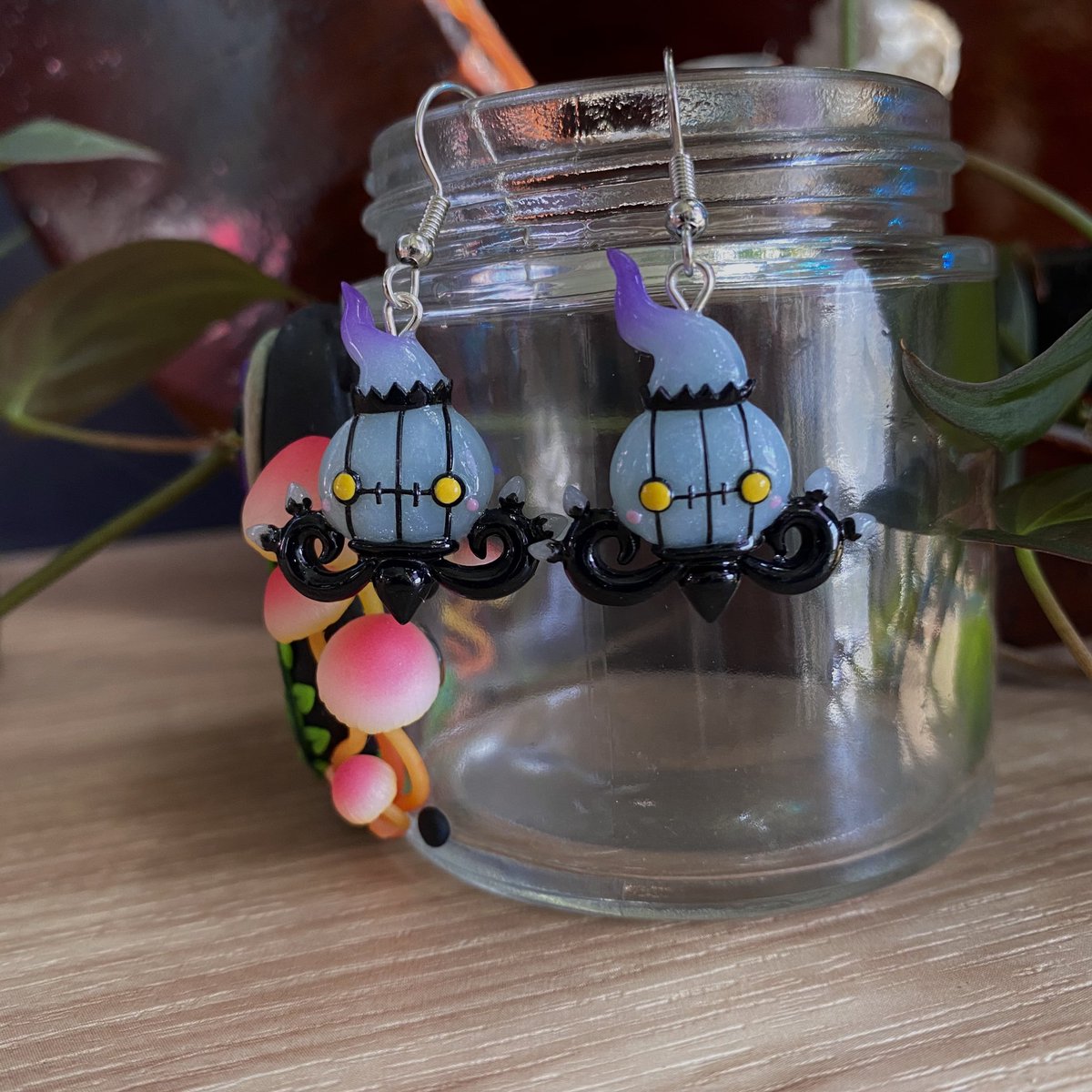 kenzielynziee's tweet photo. Some spooky earringssss 🖤🎃🍁 

Use the code “OFF20” for 20% off your purchase! 🥰 https://t.co/8jlUxV3zCu