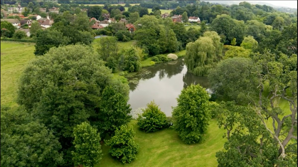 SirGeogy's tweet photo. Great to see River #Mole on TV in this week's Mortimer and Whitehouse Gone Fishing Ep5S5. Interestingly the title is "#Reigate Hills, Surrey" while the location they use is a delightful (private) lake outside #Brockham. Nice descriptions and views. https://t.co/BPLUjKQVTp https://t.co/t59PQQtN9B