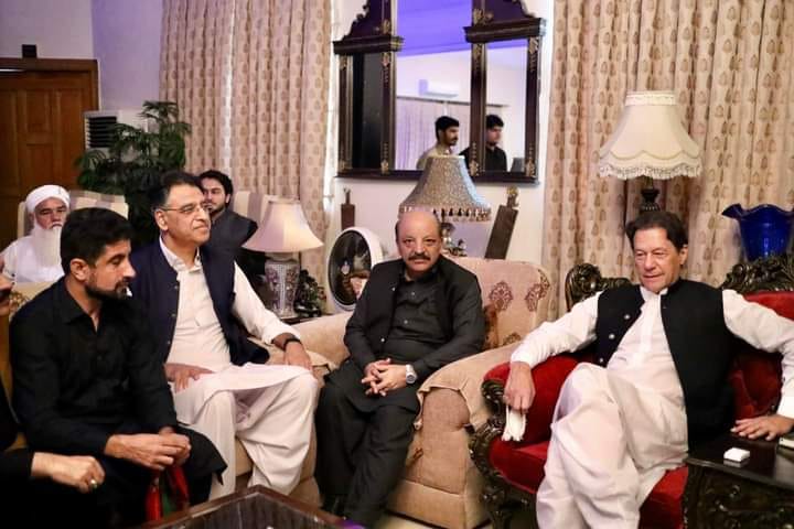 MehrenPTI's tweet photo. راناثناءاللہ کے قریبی ساتھی
فیصل آباد سے سیاسی و سماجی تاجرشوکت علی رانا اور ان کے بھائی شفاعت علی رانا اور انکی تمام فیملی نے ن لیگ کو چھوڑ کر پی ٹی آئی جوائن کرلی اوراس موقع پرجنرل سیکٹری فیصل آباد حسن نیازی 
 فرخ حبیب فیض اللہ کموکاشیخ خرم شکیل شاہد  ودیگر بھی موجود تھے ۔ https://t.co/3yQjaes9uW
