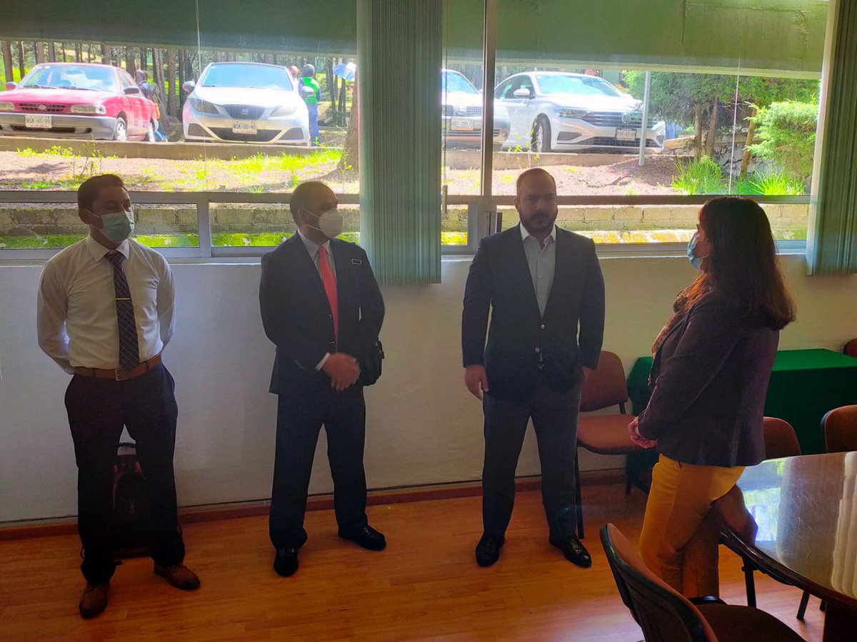 fsllarena's tweet photo. Tuve el privilegio de poder platicar con alumn@s de la @fcpysuamex sobre la importancia de tener servidores públicos profesionales en las administraciones municipales. Gracias @CuevasRamon por la invitación. ✅✅ #JuntosSomosmásFuertes https://t.co/tUuNPl9BJm