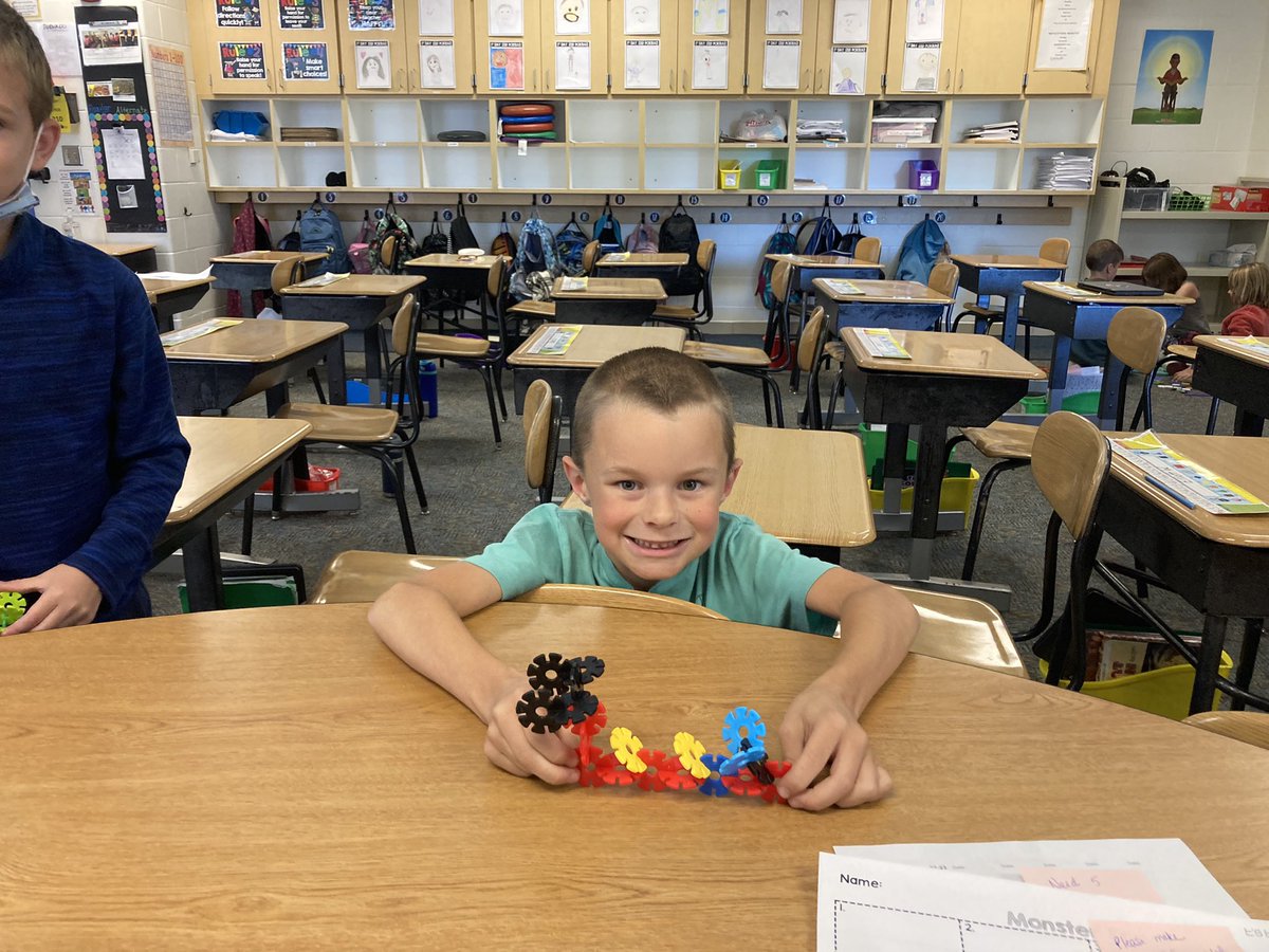 FlackCindy's tweet photo. Mrs. Flack's students doing STEM activities. Look at these creations! 😎💕 #VanAllenPride https://t.co/ORnBJfAT2E