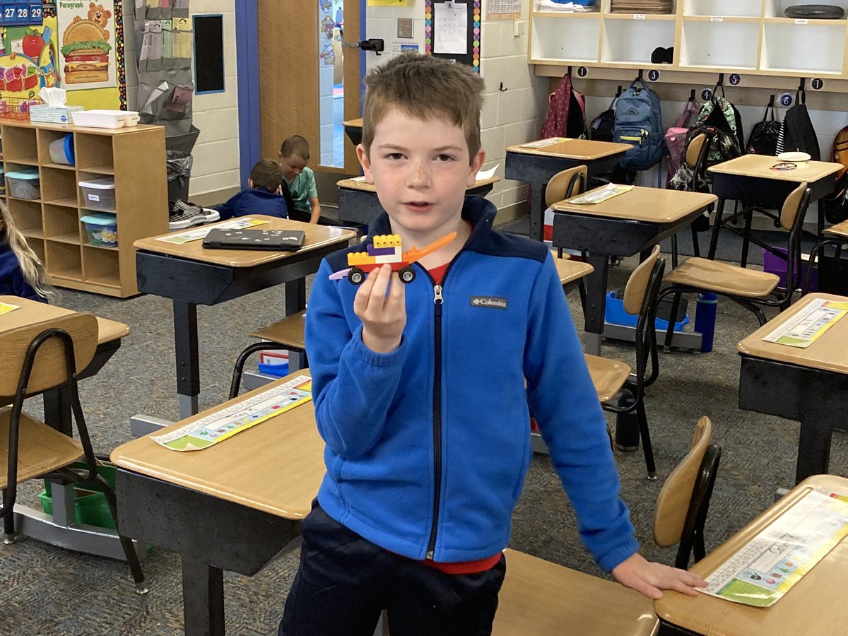 FlackCindy's tweet photo. Mrs. Flack's students doing STEM activities. Look at these creations! 😎💕 #VanAllenPride https://t.co/ORnBJfAT2E