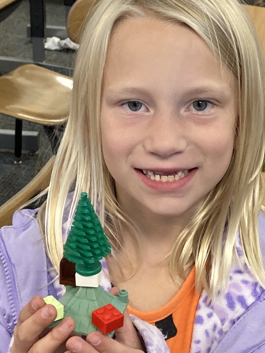 FlackCindy's tweet photo. Mrs. Flack's students doing STEM activities. Look at these creations! 😎💕 #VanAllenPride https://t.co/ORnBJfAT2E