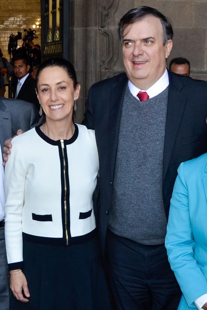 Claudiashein's tweet image. Muchas felicidades @m_ebrard  por tu cumpleaños.