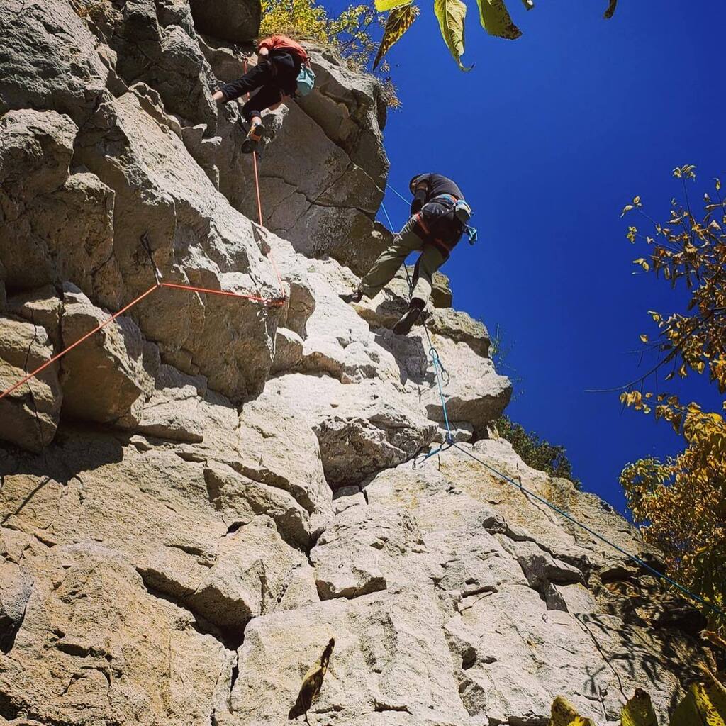 codeadamca's tweet photo. #thanksgiving #rattlesnakepark #climbing https://t.co/WO6cZlKy1r https://t.co/LaBljVkiau