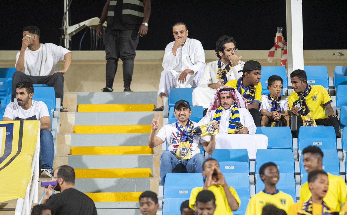 بعد الجوله الاولى ذكرت بأن الفريق ثقيل ومليان وقادر على تجاوز اي فريق بالدوري و اضفت ايضاً بأنه لن يهزم بعد مشيئة الله ، فاللهم لك الحمد ..

ماسبق هو بمثابه التذكير للعشاق بأن كل شي كامل باقي دورنا كجمهور بالحضور والمسانده على مدرج العشق #التعاون .
شكراً محمد📸 -منور ابوعبدالله