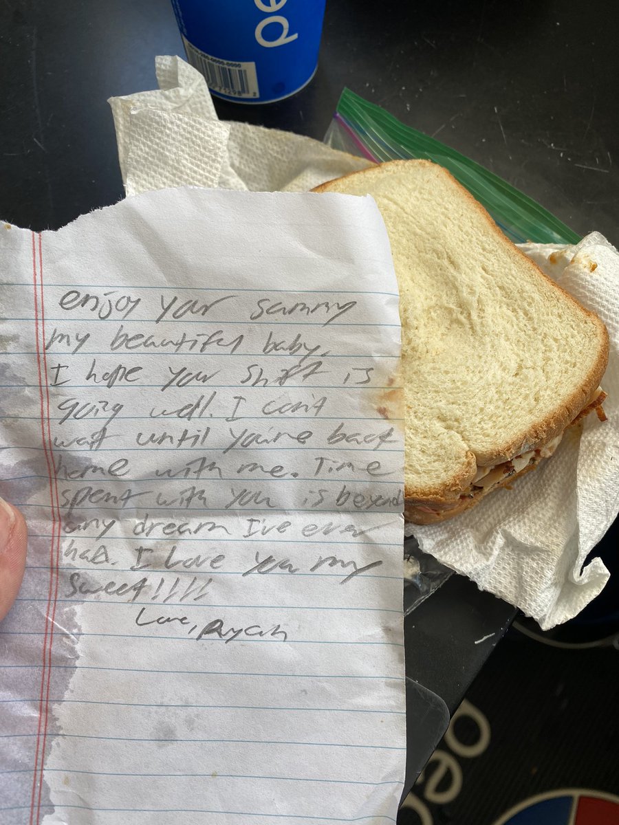 samara_lloyd's tweet photo. bf packed me lunch with a lil note inside 🥺 https://t.co/robME8LDCV