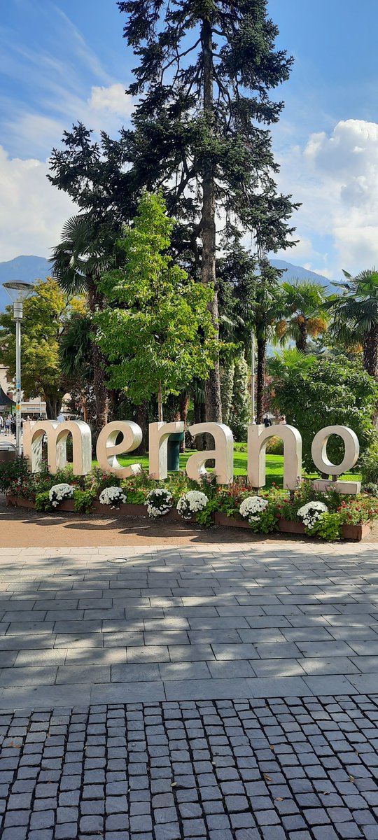 Heute in #Meran gewesen. Auf jeden Fall einen Besuch wert. Ob auf dem Sissiwanderweg, im Passertor oder auf der Laubegasse - #südtirol mal ganz mediterran. <a href="/visitsouthtyrol/">Visit South Tyrol</a> <a href="/VisitMerano/">VisitMerano</a> #Italien #Urlaub #Reisen #Urlaubsblog #Urlaubsblogger #reiseblog #reiseblogger #familienreisen