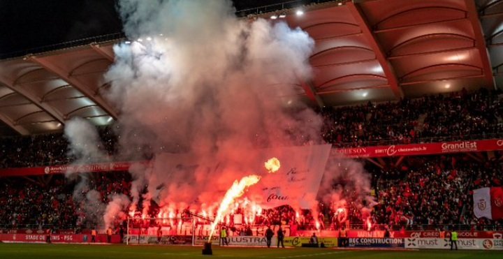 NoContextReims's tweet photo. Reims basic match tifo : https://t.co/1U5SWLMoRP
