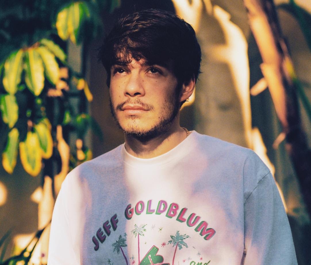 PopCrave's tweet photo. Rex Orange County has been charged with sexually assaulting a woman on six separate occasions in London.

The singer released a statement denying the allegations. 

🔗: https://t.co/az9KGwuJD3 https://t.co/6DwylFnuUJ