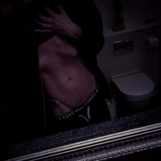 Hey decided to join #nsfwtw 
- 23
-he/him
- 18+ (no minors)
- Switch
-daddy - kitten - owners
-pan-sexual
-dm's open
-soft and hard kinks
- including shibari/bondage, dd/lg, pet-play, impact play, breath play.